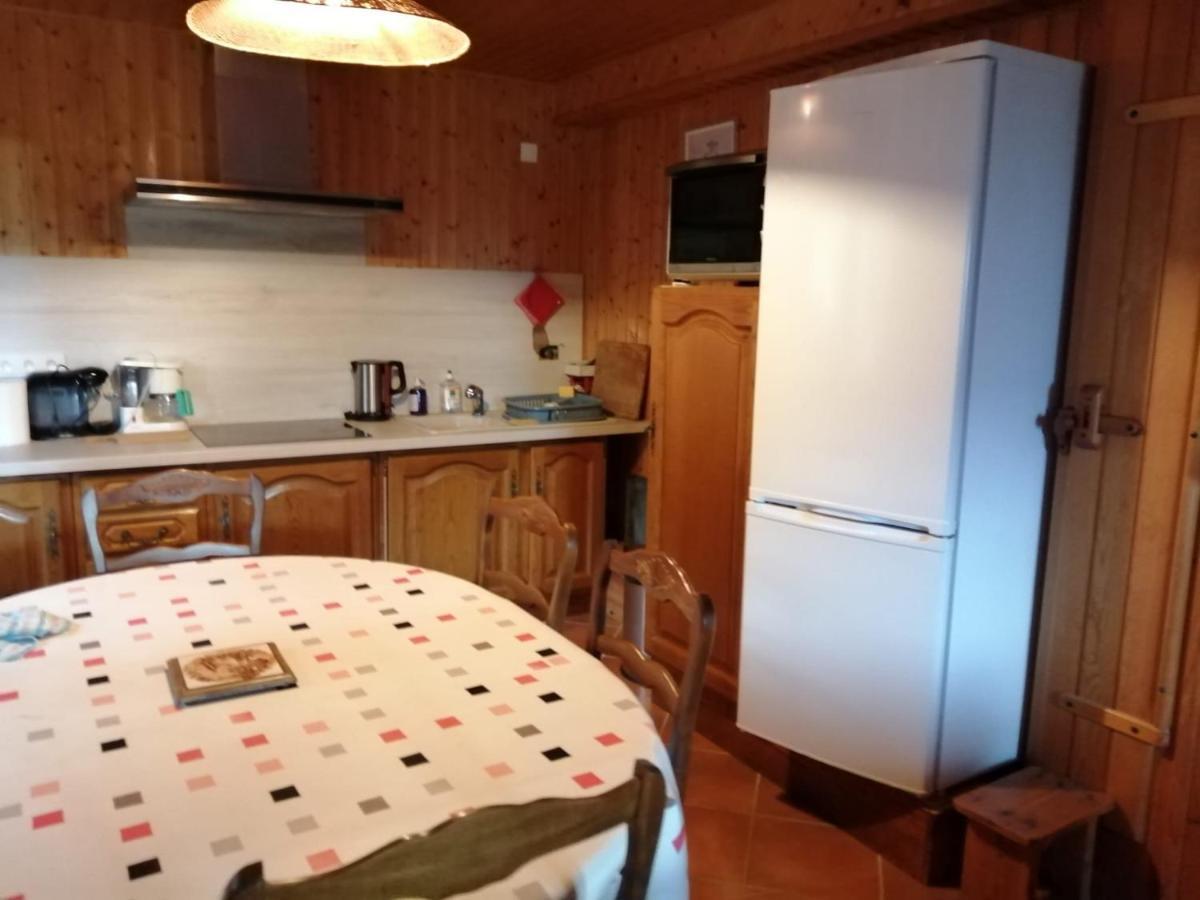 Bel appartement au rez de chaussée d'un chalet Jarrier Exterior foto
