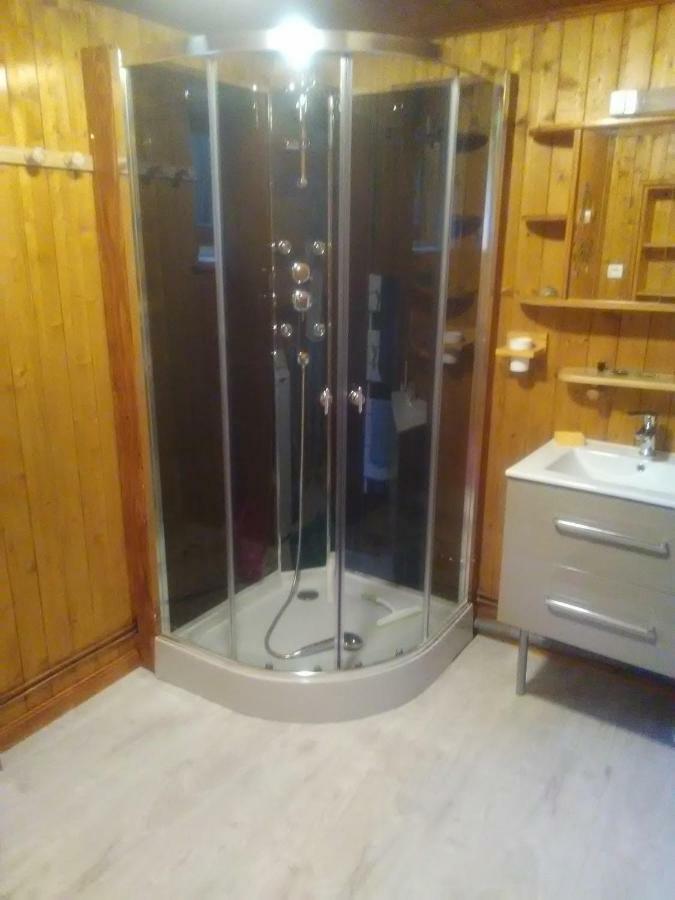 Bel appartement au rez de chaussée d'un chalet Jarrier Exterior foto
