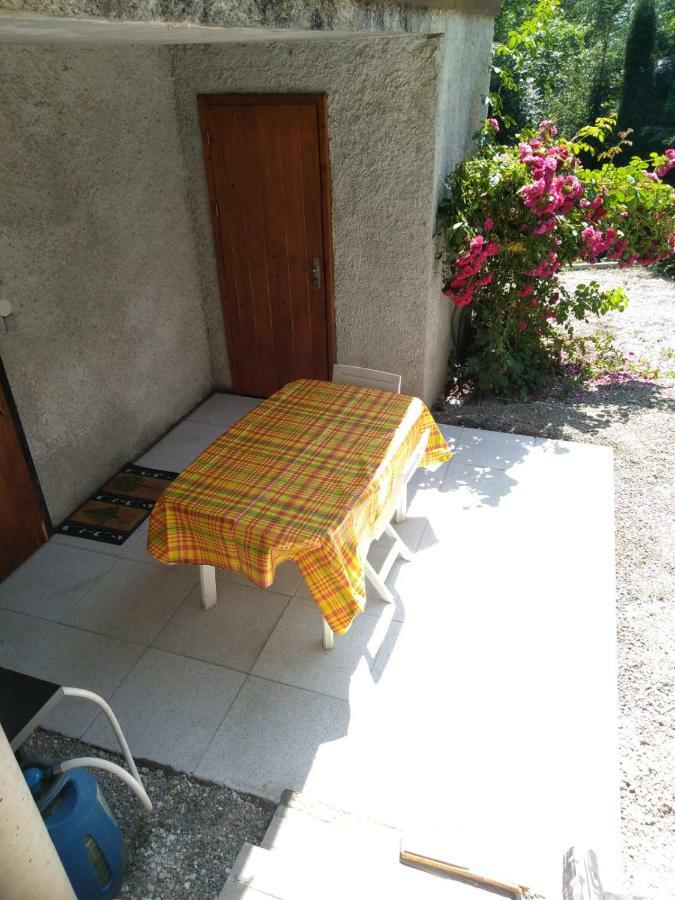 Bel appartement au rez de chaussée d'un chalet Jarrier Exterior foto
